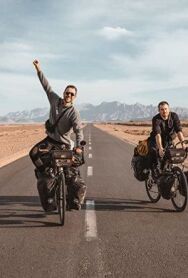 Постер к Пересекая границы смотреть онлайн на HD Rezka